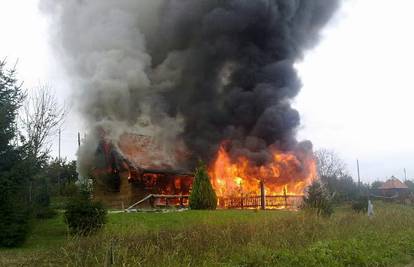 Ni vatrogasci nisu mogli spasiti vikendicu od požara