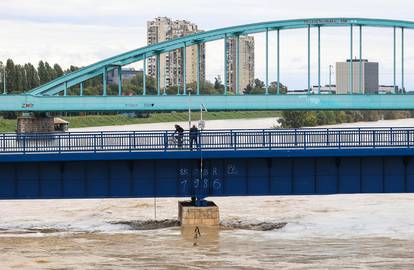 FOTO Sava se izlila iz korita u Zagrebu, Kupa raste i stvara nemile probleme u Karlovcu