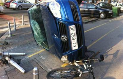 Zagreb: Dvoje ljudi ozlijeđeno u sudaru dva auta i biciklistice
