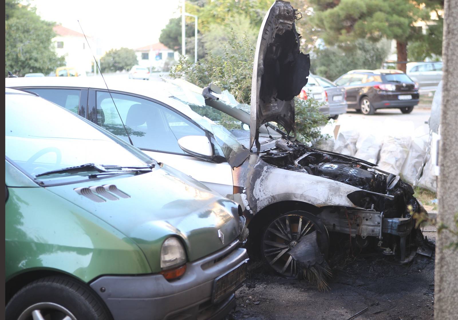 Zapalili joj automobil u Splitu, u srpnju joj slomili noge i ruku