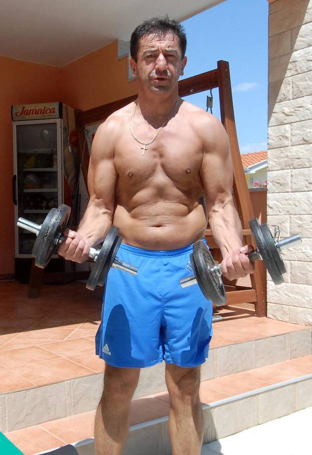 ARHIVA - 2009. Vir: Darko Milinovi? na godišnjem odmoru radi na svom tijelu