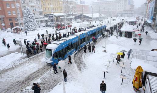 FOTO Pogledajte kako je Zagreb izgledao u ovo vrijeme prije 12 godina! Snijeg paralizirao sve