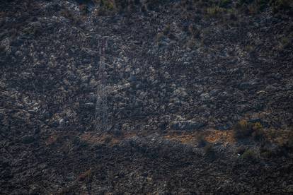 FOTO Crna, spaljena zemlja: Prizori opožarene Žrnovnice