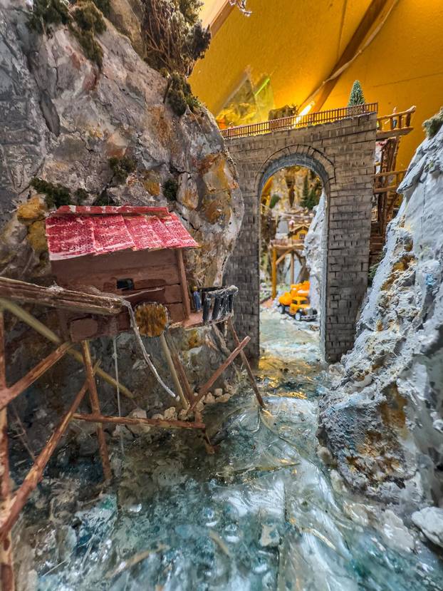 Oživio željeznicu koja je povezivala Konavle s Bečom: Pero je bajkovitu maketu gradio 12 godina