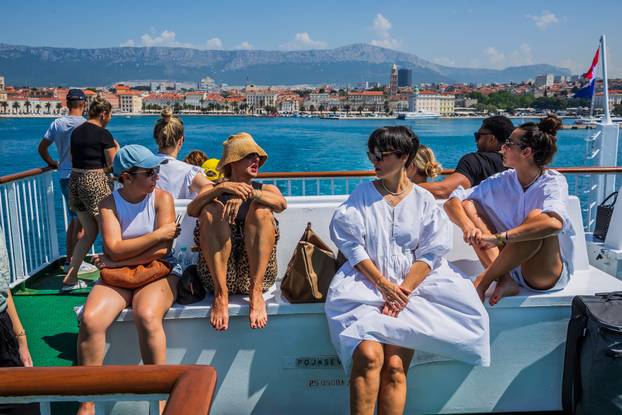 Split: Gužva na trajektu Petar Hektorović na relaciji Split - Vis