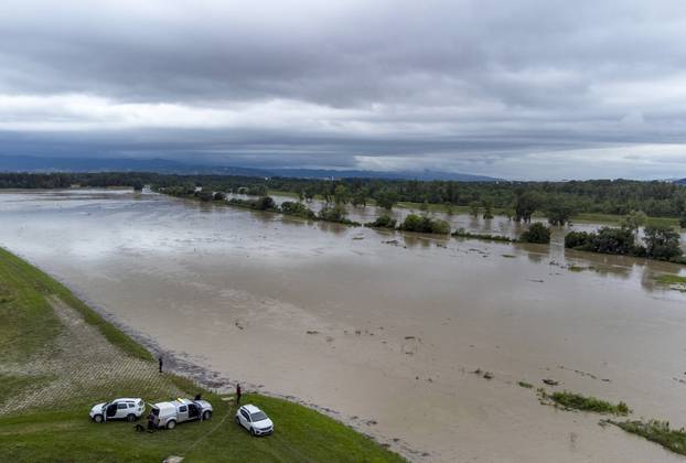 Zagreb: Pogled iz zraka na kanal Odra-Sava koji je  poplavljen