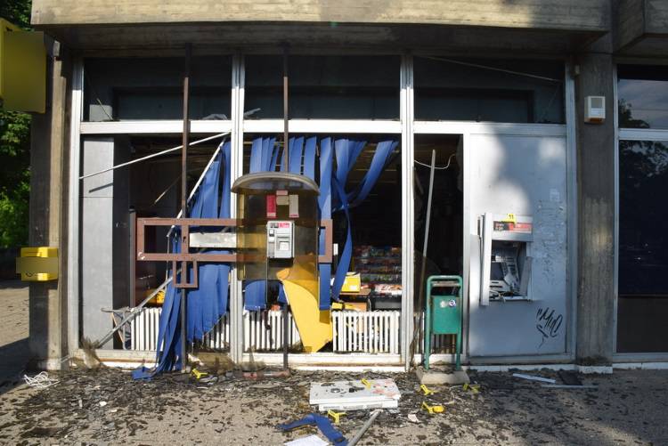 Muškarac (54) eksplozijom raznio i pljačkao bankomate