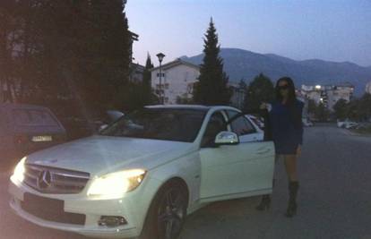 Soraja na Facebooku pokazala svima svoj novi bijeli Mercedes