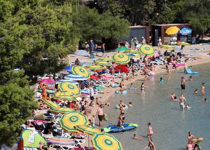 FOTO Prepune plaže u Vodicama