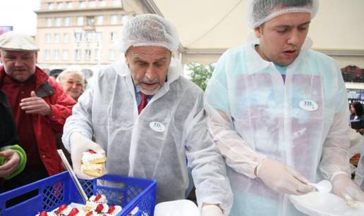 Bandić najavio izmjene GUP-a, nove garaže pa dijelio jagode