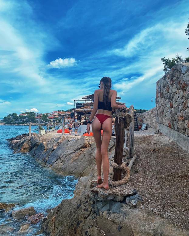 FOTO 'Trogirska Heidi Klum' na Poljudu: Voli Hajduk i brze aute, a zavidi joj i Victoria Beckham