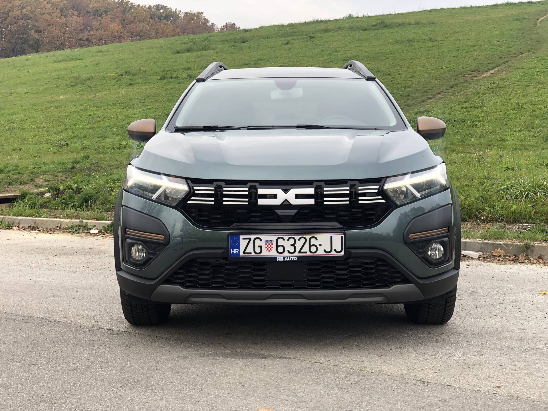Testirali smo Jogger Hybrid: Kakva je prva hibridna Dacia?