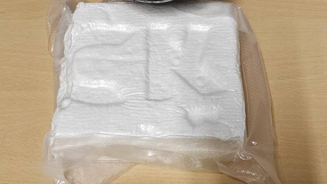 Hvarski policajci zaplijenili 600 grama kokaina, uhitili mladića