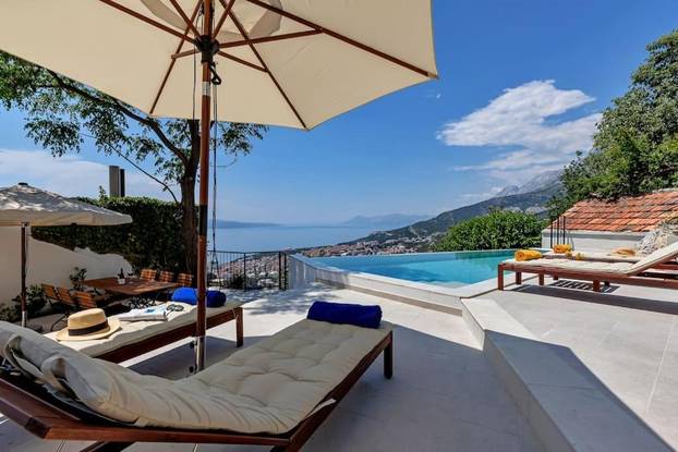 FOTO Kamena kuća stara više od stoljeća kod Makarske danas pruža odmor iz snova