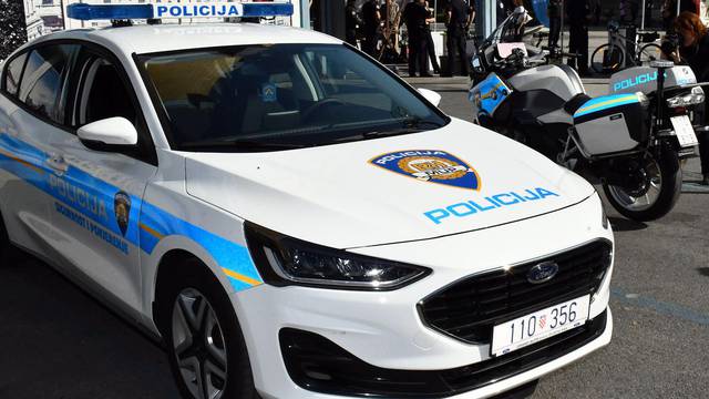 Slavonski Brod: Prezentacija policijske opreme i tehnike povodom Dana policije