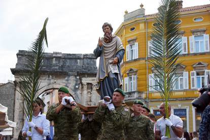 FOTO U Puli velikom procesijom proslavili zaštitnika sv. Tomu