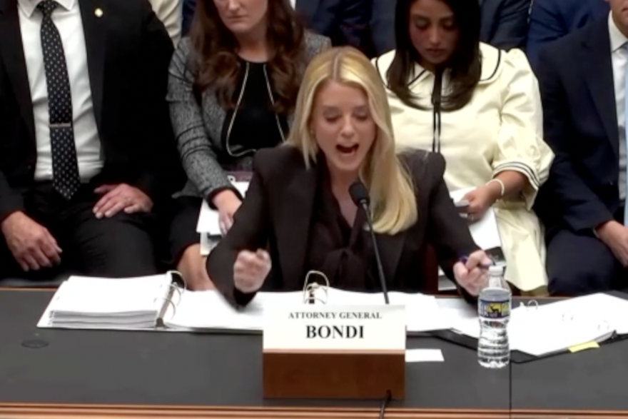 POTRES U BIJELOJ KU&Cacute;I Trump je smijenio glavnu dr&zcaron;avnu odvjetnicu! 'Nije bio zadovoljan'