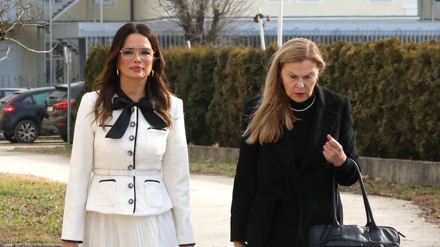 Zagreb: Severina u pratnji odvjetnice dolazi na sud