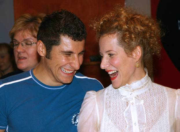 ARHIVA - Zagreb: Domjenak nakon premijere predstave "Poklon" u Kerempuhu 2006. godine