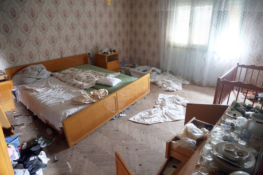 Migranti im prolaze kraj kuća: 'Strah me je, pogotovo po noći'