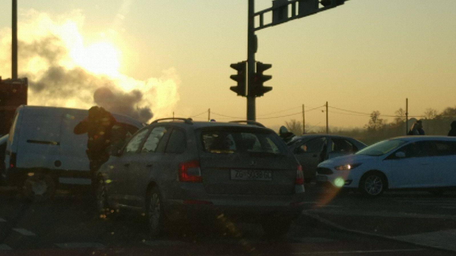 Sudar u Velikoj Gorici: Jedan auto planuo, dvoje ozlijeđenih