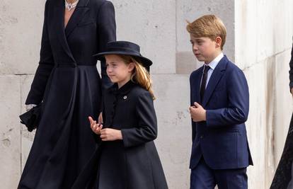 Princeza Charlotte (7) odrasta:  Na sprovodu kraljice Elizabete II. nosila je svoj prvi šešir