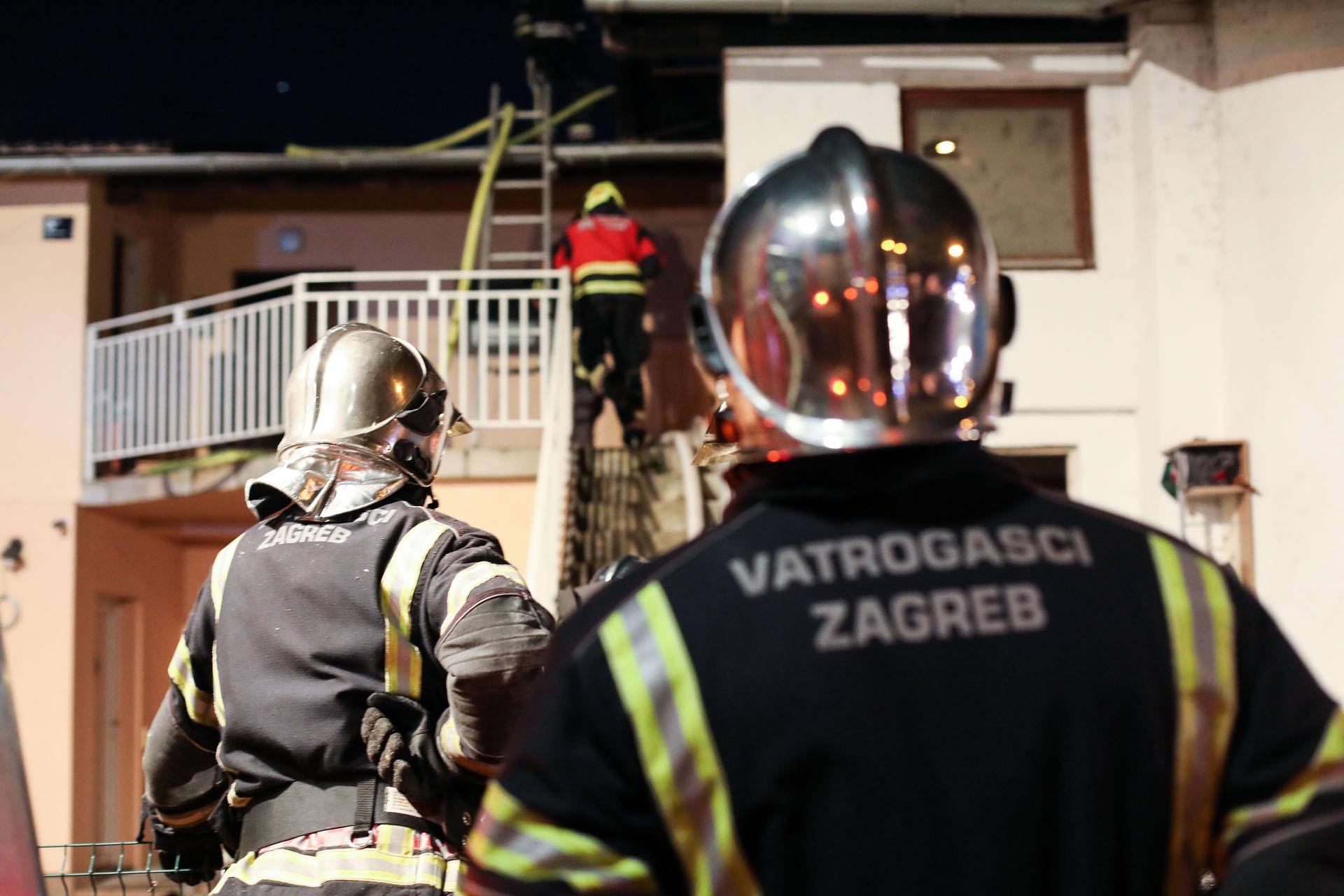 Novi Zagreb: Izbio požar na kući