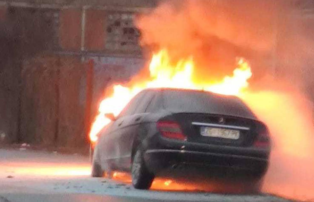 Zapalio se automobil: 'Gorio je iznutra, baš se jako dimilo...'