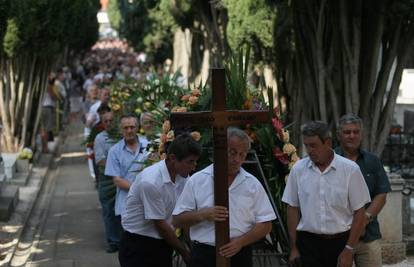 Oproštaj od prvaka: Tisuće ljudi ispratile Matu Parlova