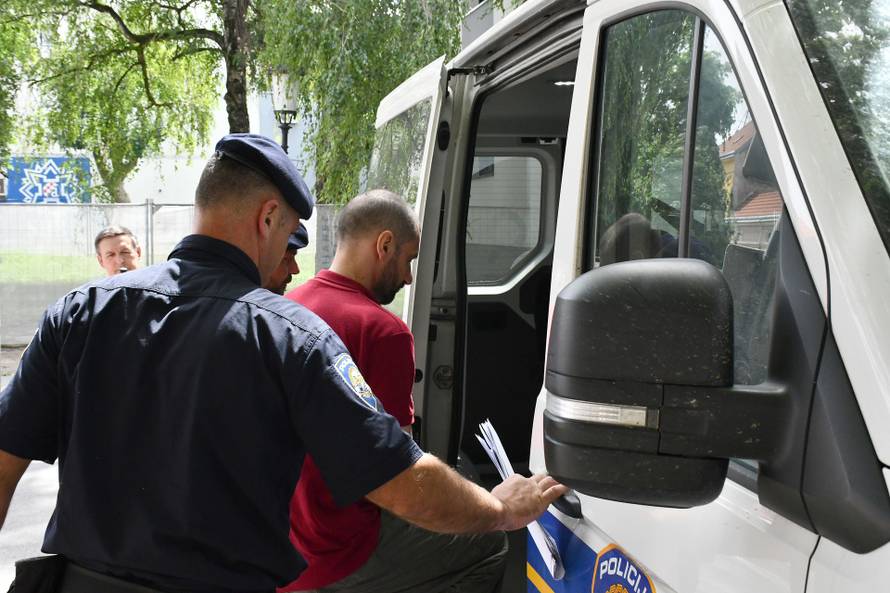 Slavonski Brod: Privođenje sucu istrage osumnjičenog za ubojstvo majke i oca