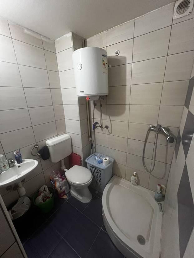 FOTO Nevjerojatno! Iz kreveta palite veš mašinu. Ovaj stan u Zagrebu prodaju za 73.000 eura