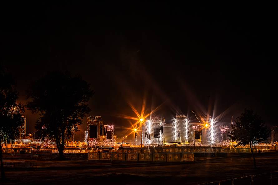 Zagreb: Spektakularna svjetlosna proba na Hipodromu uoči Thompsonovog koncerta