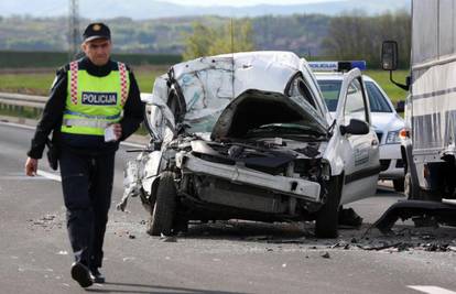 Sudarila se 4 vozila na cesti prema Zagrebu, ozlijeđeno 3