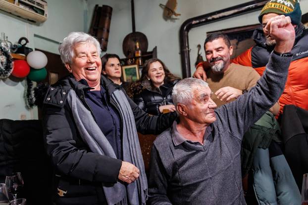 Glavice: Doček izbornih rezultata kod obitelji Zorana Milanovića