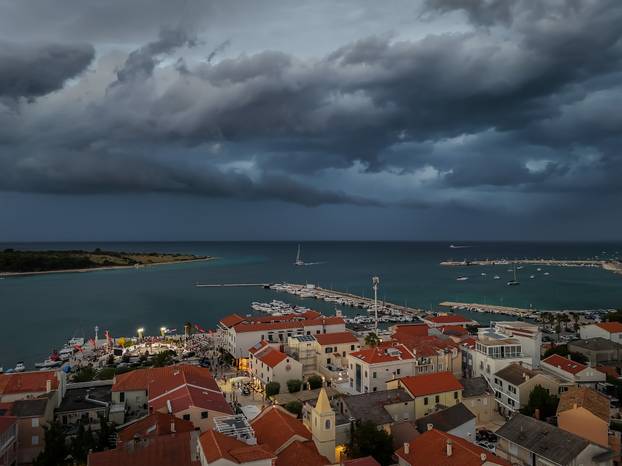 Novalja: Dolazak olujnog nevremena nad Novalju