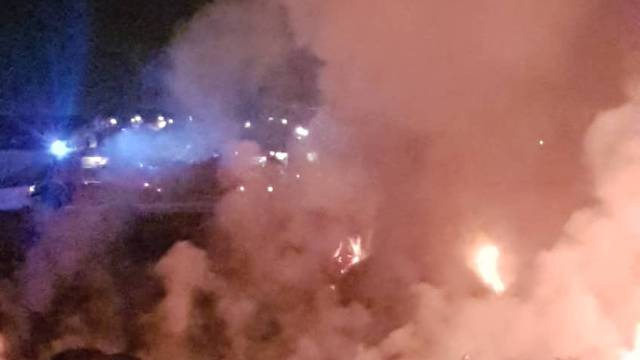 Lokaliziran požar u Solinu: S vatrom se borila 33 gasitelja