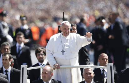 Papa beskućnicima za Uskrs poslao čestitke i po 50 eura