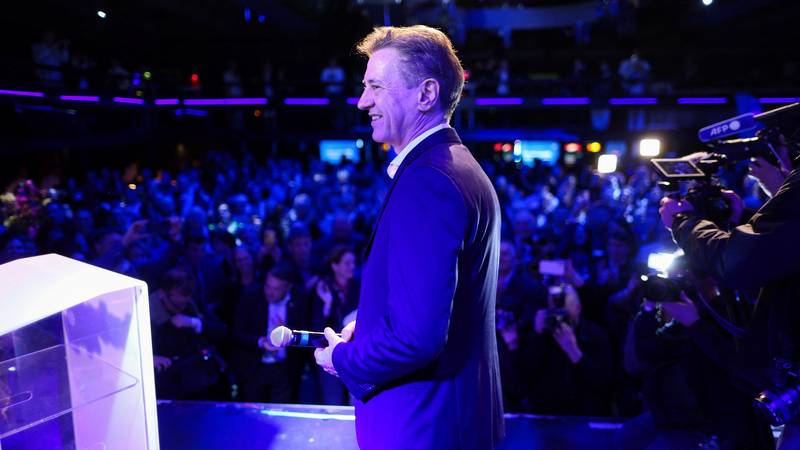 Golobu mandat više od Janše