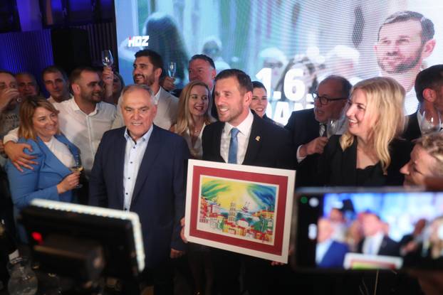 Split: HDZ-ov Tomislav Šuta proglasio izbornu pobjedu, slavi se u njegovom stožeru