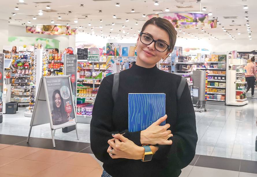 Ljeto polako ide svom kraju, a Ella Dvornik ima super vijesti!