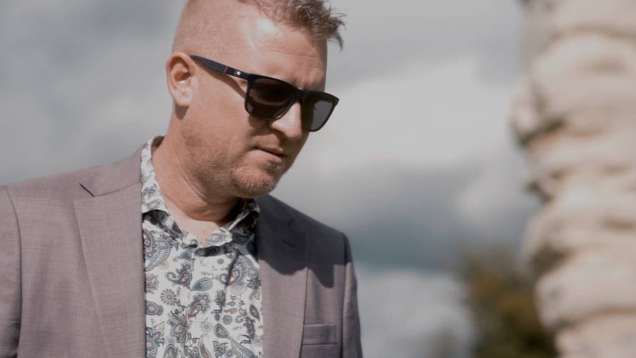 VIDEO Stipe Štrkalj debitira s emotivnom baladom 'Sanjaj' koja donosi vjeru u bolje sutra