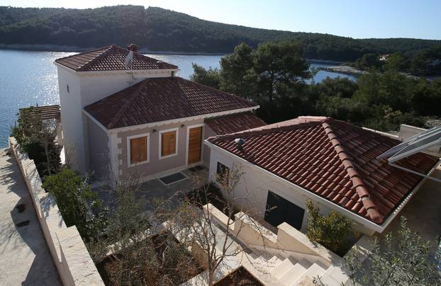 Korčula: Kuća pjevača Zlatana Stipišića Gibonnija