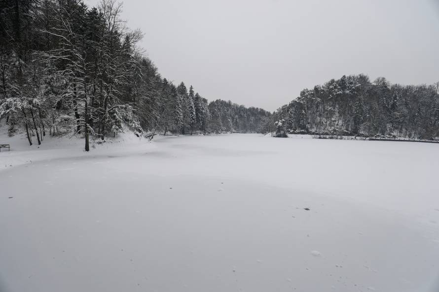 Trakošćan: Zaleđeno jezero Trakošćan stvara magičnu zimsku sliku