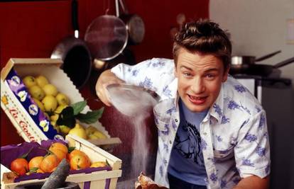 Jamie Oliver kuhao gol pa mu vatra opekla genitalije
