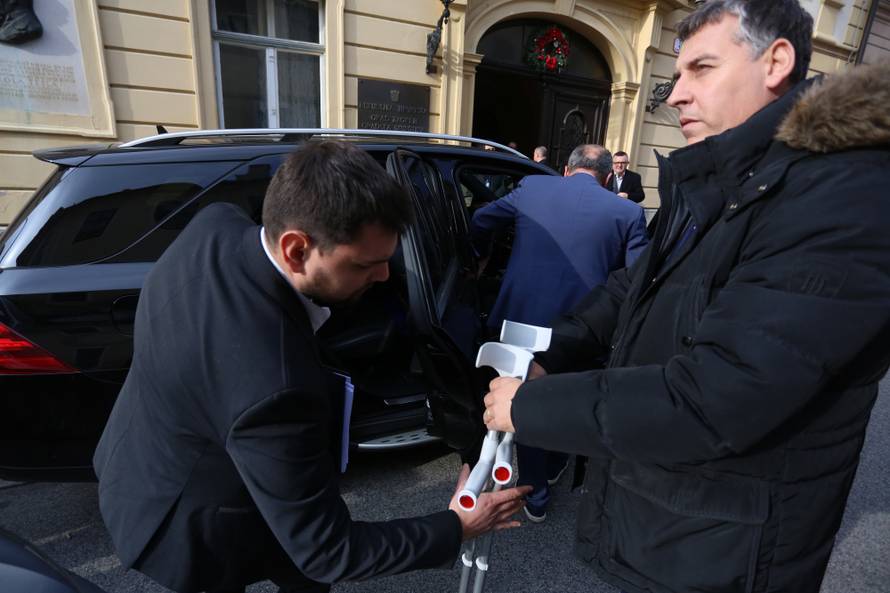 Zagreb: Gradonačelnik Bandić napustio viječnicu uoči glasovanja o proračunu