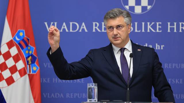 Zagreb: Plenković se obratio medijima, govorio o samozapaljenju muškarca i sastanku s koalicijom