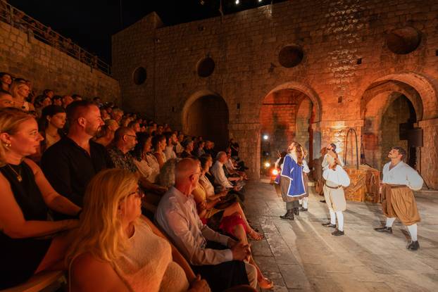 Dubrovnik: Otvoren 12. Midsummer Scene Festival premijerom predstave "Jedan za sve"