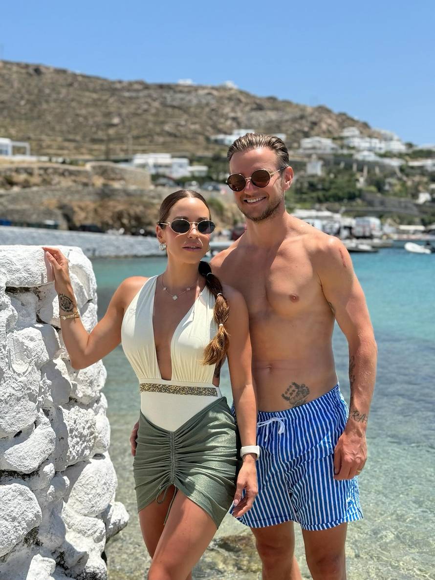 Rakitić i Raquel proslavili 13. godišnjicu braka u gradu ljubavi