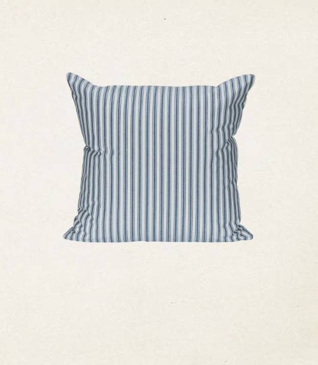 FOTO Nostalgija je bila ključ: Ovo je namještaj koji potpisuje glumica Pamela Anderson