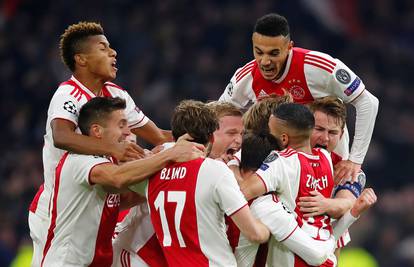 Ajax u ludoj utakmici s igračem manje dobio PSV i došao na -2!